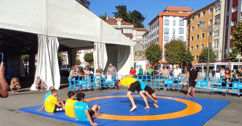 Exhibición Lucha Valtu en Ribadesella